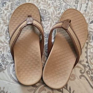 Vionic Stylish Tan and Brown Flip Flops
